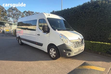 White 2019 Renault Master Bus Lwb Mid