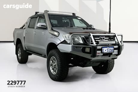 Silver 2014 Toyota Hilux Dual Cab Pick-up Sr5 (4X4)