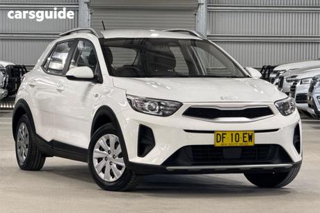 White 2023 Kia Stonic Wagon S