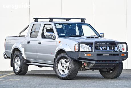 Silver 2015 Nissan Navara Dual Cab Pick-up St-R (4X4)