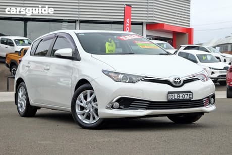 White 2016 Toyota Corolla Hatchback Ascent Sport