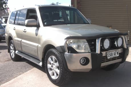 Gold 2010 Mitsubishi Pajero Wagon Glx Lwb (4X4)