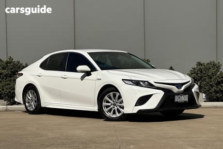 White 2018 Toyota Camry Sedan Ascent Sport (Hybrid)