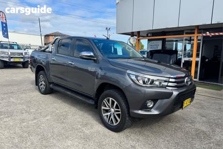 Grey 2017 Toyota Hilux Dual Cab Utility Sr5 (4X4)
