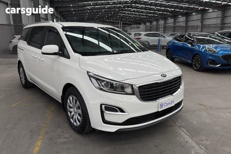 White 2018 Kia Carnival Wagon S