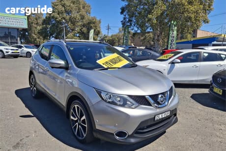 Silver 2015 Nissan Qashqai Wagon Ti (4X2)