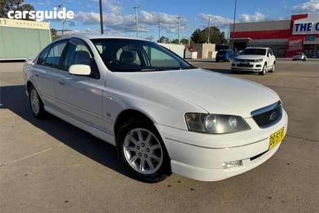White 2002 Ford Fairmont Sedan Ghia