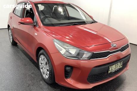 Red 2016 Kia RIO Hatchback S