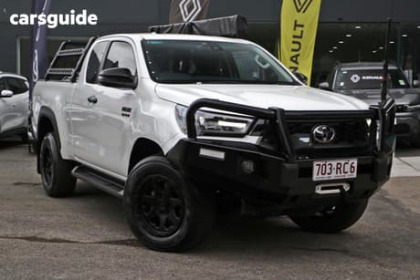 White 2024 Toyota Hilux Double Cab Pick Up Sr5 48V (4X4)