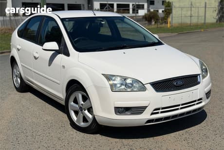 White 2006 Ford Focus Hatchback Lx
