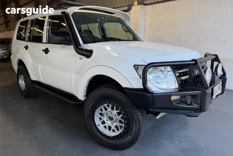 White 2012 Mitsubishi Pajero Wagon Glx Lwb (4X4)