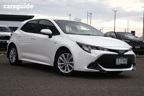 White 2025 Toyota Corolla Hatchback Sx Hybrid