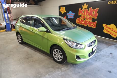 Green 2014 Hyundai Accent Hatchback Active