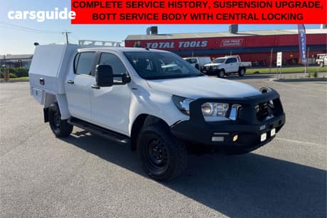 White 2019 Toyota Hilux Double Cab Chassis Sr (4X4)