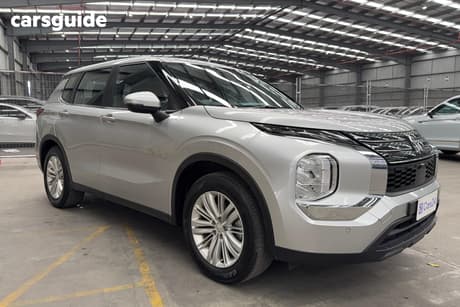 Silver 2024 Mitsubishi Outlander Wagon Es 5 Seat (2Wd)