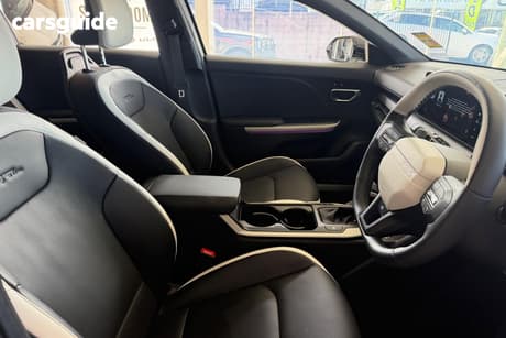 White 2025 Kia K4 Hatchback Sport+