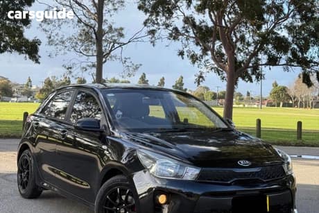 Black 2017 Kia RIO Hatchback S