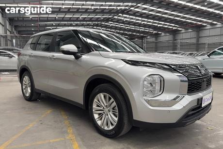 Silver 2024 Mitsubishi Outlander Wagon Es 5 Seat (2Wd)