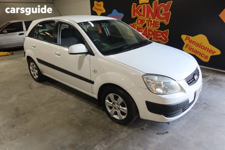 White 2007 Kia RIO Hatchback Lx