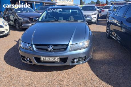 Blue 2005 Holden Commodore Sedan Lumina