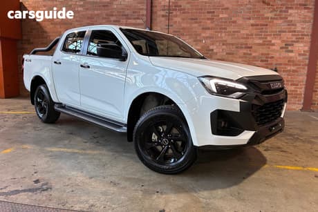 White 2025 Isuzu D-MAX Crew Cab Utility X-Rider (4X4)