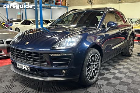 Blue 2017 Porsche Macan Wagon S