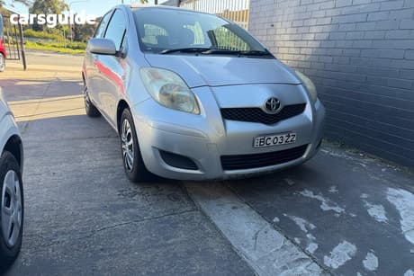 Silver 2009 Toyota Yaris Hatchback Yrs