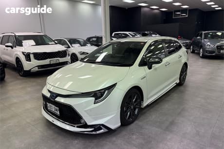 White 2020 Toyota Corolla SUV TOURING WXB HYBRID [IMP]
