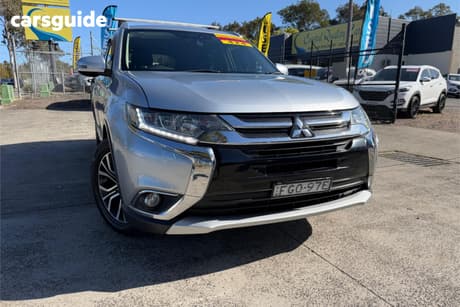 Silver 2015 Mitsubishi Outlander Wagon Exceed (4X4)