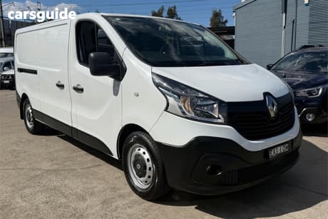 White 2018 Renault Trafic Van Lwb