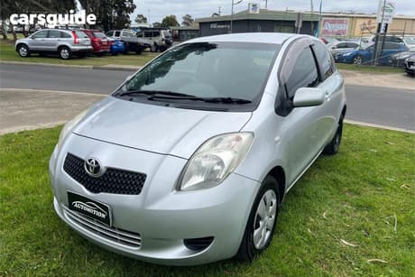Silver 2007 Toyota Yaris Hatchback Yr
