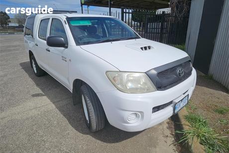 White 2009 Toyota Hilux Dual Cab Pick-up Sr