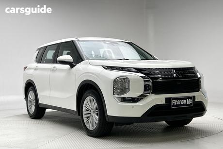 White 2024 Mitsubishi Outlander Wagon Es 7 Seat (2Wd)
