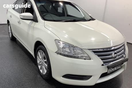 White 2014 Nissan Pulsar Sedan St