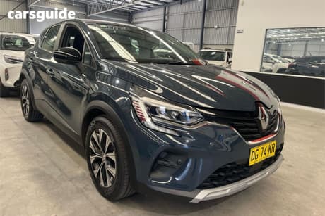 Blue 2023 Renault Captur Wagon Life
