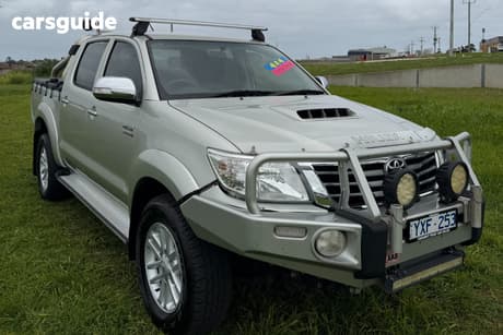 Gold 2012 Toyota Hilux Dual Cab Pick-up Sr5 (4X4)