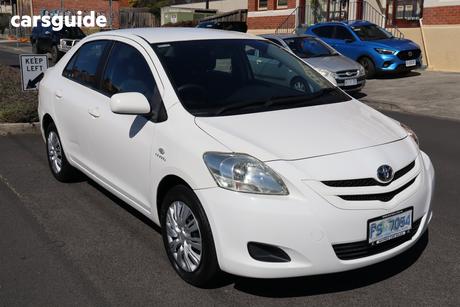 White 2008 Toyota Yaris Sedan Yrs