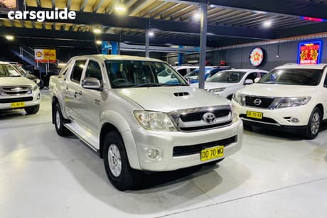 Silver 2010 Toyota Hilux Dual Cab Pick-up Sr5 (4X4)