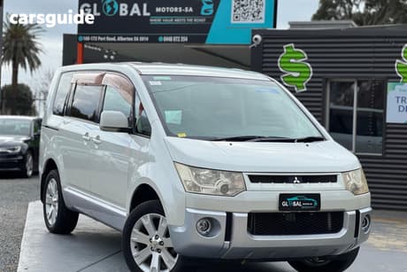 White 2010 Mitsubishi Delica SUV D5 G