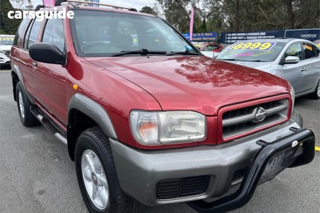 Red 2000 Nissan Pathfinder Wagon St (4X4)