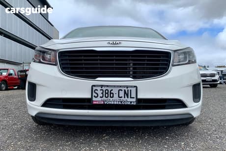 White 2017 Kia Carnival Wagon S