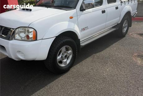 White 2010 Nissan Navara Dual Cab Pick-up St-R (4X4)