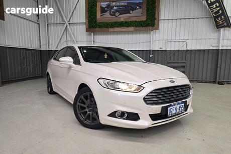 White 2016 Ford Mondeo Hatchback Trend