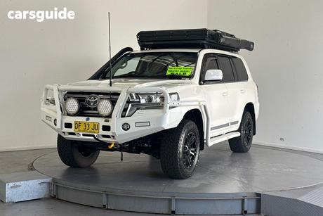 White 2018 Toyota Landcruiser Wagon Sahara (4X4)