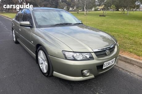 Green 2005 Holden Calais Sedan