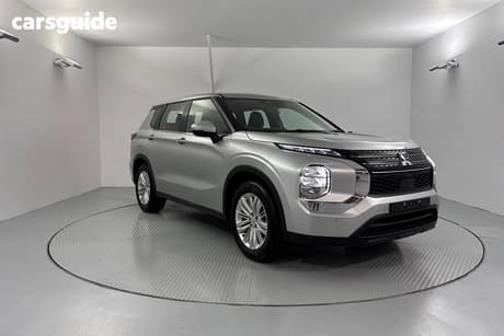 Silver 2025 Mitsubishi Outlander Wagon Es 7 Seat (2Wd)