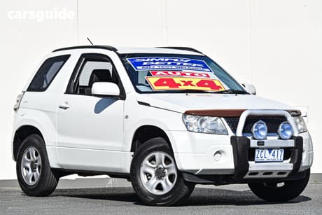 White 2011 Suzuki Grand Vitara Wagon (4X4)