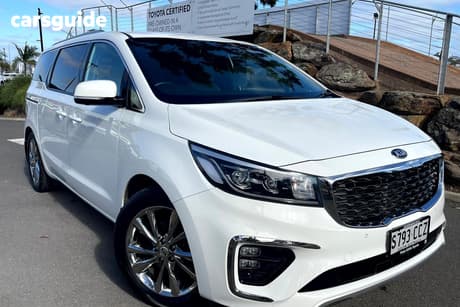 White 2023 Kia Carnival Wagon S