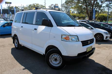 White 2015 Suzuki APV Van