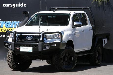 White 2018 Toyota Hilux Double Cab Pick Up Sr5 (4X4)
